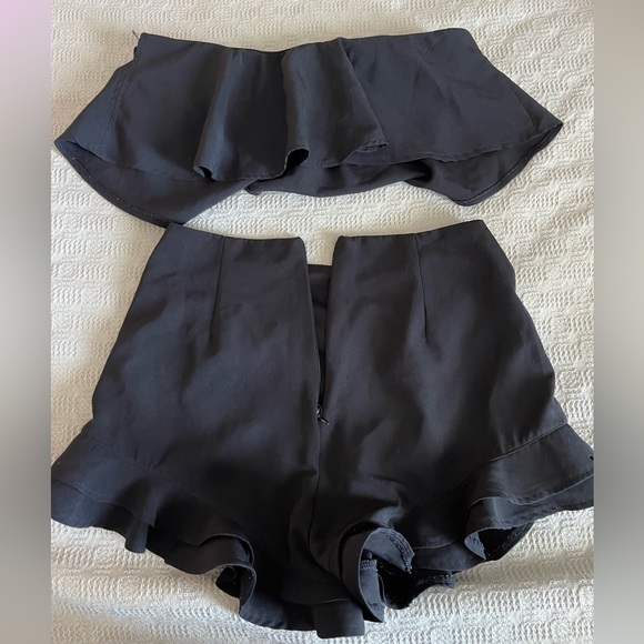 Black Ruffle Set - Picture 4 of 6